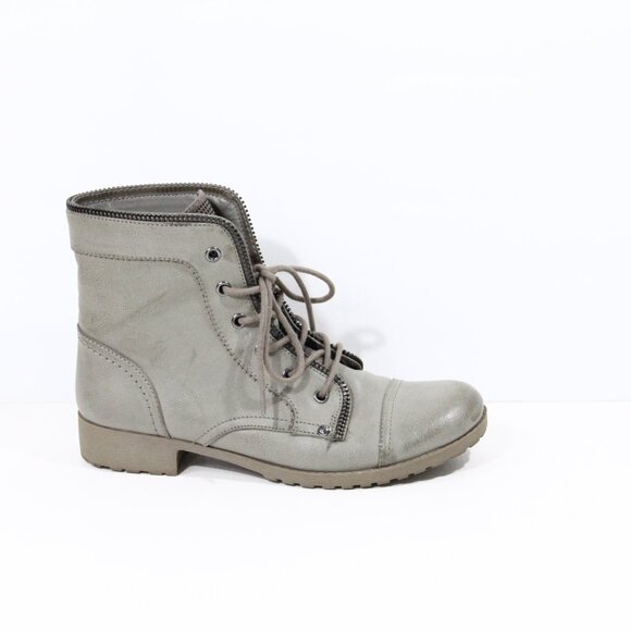 Guess Combat Boots sz 10 Women Cap Toe Booties Faux Leather Belva - Picture 1 of 9